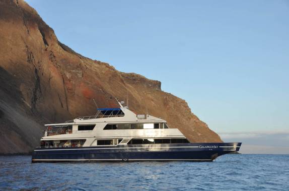 O Galapagos Sky, nosso barco! (Isla Isabel, em Galápagos)